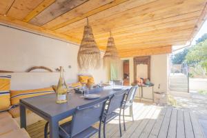 a dining room with a table and chairs at Le Terra'Ciel - Ciotat in La Ciotat