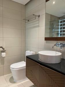 a bathroom with a sink and a toilet at APEC MANDALA Tuy Hòa in Liên Trì (4)