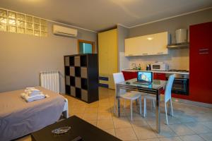 Kuchyň nebo kuchyňský kout v ubytování Turin Airport premium apartment G