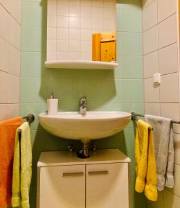 a bathroom with a sink and towels at Appartement Johanna in Schwarzenberg am Bohmerwald