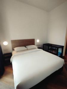 BIG TREE HOTEL客房内的一张或多张床位