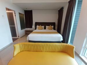 BIG TREE HOTEL客房内的一张或多张床位