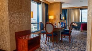 Posezení v ubytování فندق الصفوة البرج الأول Al Safwah Hotel First Tower 1