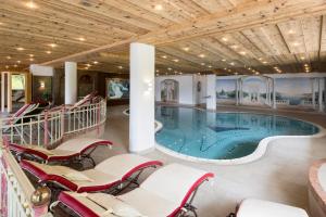 Bazén v ubytovaní Hotel Silberberger - Wildschönau alebo v jeho blízkosti