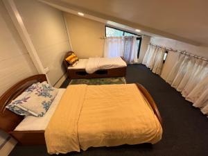 Postel nebo postele na pokoji v ubytování Avocado Accommodations
