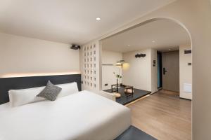 Postel nebo postele na pokoji v ubytování GTOOO Hotel