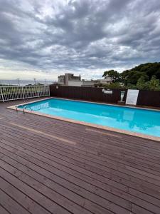 a swimming pool on the roof of a building at Condomínio residencial mar azul in Imbituba