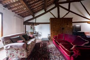 Posezení v ubytování Big Scuderia Country Mansion 5500SquareFeet