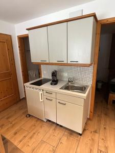 Köök või kööginurk majutusasutuses Fewo Auszeit am Königssee +3 fotot