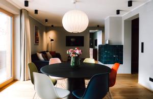 a dining room and living room with a table and chairs at Appart Hotel Knappaboda in Lech am Arlberg