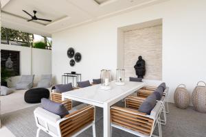 Χώρος καθιστικού στο Villa Kohia, stunning sea views, breakfast, serviced daily, private dining service on request, North Chaweng