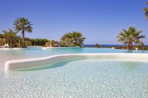 Бассейн в Relais Masseria Caselli или поблизости