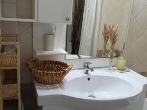 Koupelna v ubytování Breathe in Delphi - Spacious 3BR Apt with View