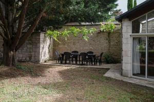 Taman di luar Le pressoir du prieuré