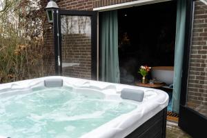 Φωτογραφία από το άλμπουμ του De luxe Bed &Wellness σε Den Bosch