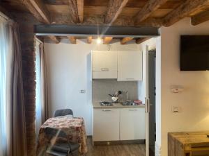 Η κουζίνα ή μικρή κουζίνα στο Barbara's studios