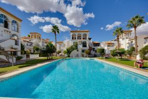Basen w obiekcie CB Living - Cozy condo with patio, Playa Flamenca lub w pobliżu