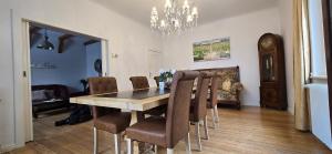 a dining room with a wooden table and chairs at Ferienhaus Sanssouci in Stahnsdorf