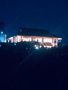 a house lit up at night with lights at Nhà gỗ Mộc châu Panorama in Mộc Châu +1 photo