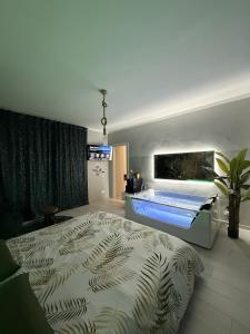 a bedroom with a large bed in a room at TROPICAL RHAPSODY - Jacuzzi & King Size a Torino Centro in Turin