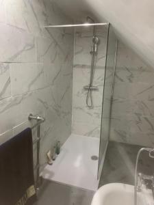 Ένα μπάνιο στο East View House +9 φωτογραφίες