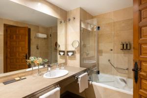 Un baño de Parador de Málaga Gibralfaro