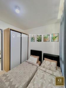 Postel nebo postele na pokoji v ubytování Luxury 5 Star The Podium Apartment Stay by Q Homestay Kuching + 6 fotografií