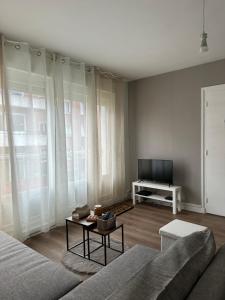 Μια τηλεόραση ή/και κέντρο ψυχαγωγίας στο Appartement cosy en centre ville de Dunkerque avec balcon & parking avec portail privé - place non nominative