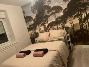 Ένα ή περισσότερα κρεβάτια σε δωμάτιο στο Appartement cosy en centre ville de Dunkerque avec balcon & parking avec portail privé - place non nominative