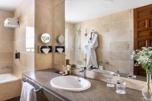 Un baño de Parador de Málaga Gibralfaro