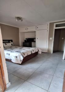 a bedroom with a large bed in a room at Jukskei Big5 - Rhino in Fourways