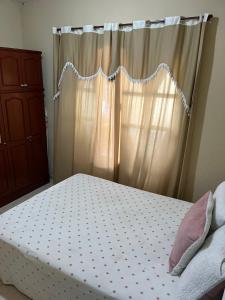 Postel nebo postele na pokoji v ubytování casa temporada pedra azul