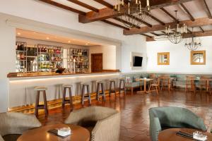 El salón o zona de bar de Parador de Málaga Gibralfaro