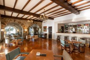 Un restaurante o sitio para comer en Parador de Málaga Gibralfaro