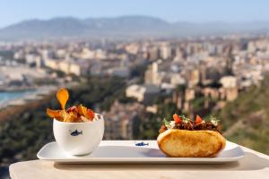 Comida en o cerca de este hotel