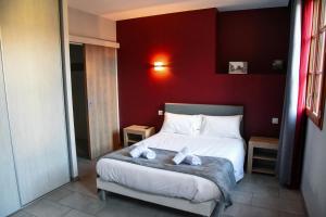 Postel nebo postele na pokoji v ubytování Hôtel du vieux pont