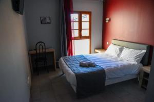 Postel nebo postele na pokoji v ubytování Hôtel du vieux pont