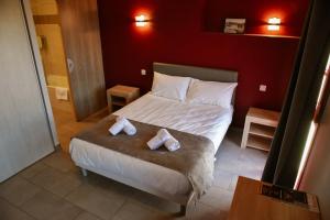 Postel nebo postele na pokoji v ubytování Hôtel du vieux pont