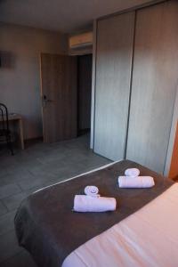 Postel nebo postele na pokoji v ubytování Hôtel du vieux pont