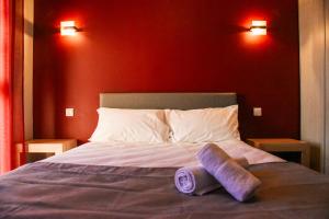 Postel nebo postele na pokoji v ubytování Hôtel du vieux pont