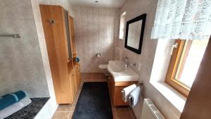 Koupelna v ubytování Apartmenthaus Kammblick + 13 fotografií