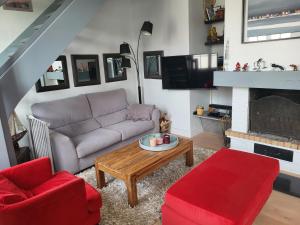 a living room with a couch and a table at Maison Le Touquet in Le Touquet-Paris-Plage