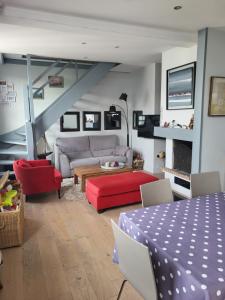 a living room with a couch and a table at Maison Le Touquet in Le Touquet-Paris-Plage