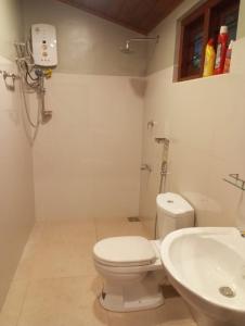 Ένα μπάνιο στο Rambukkana Vacation Hideaway