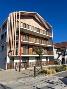 a tallartment building with a tree in front of it at F3 à mimizan plage in Mimizan-Plage