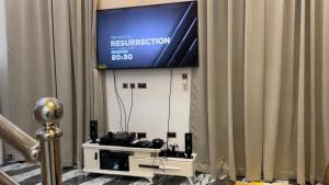 TV a/nebo společenská místnost v ubytování Legend View
