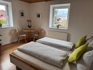 Postel nebo postele na pokoji v ubytování Ferienwohnung Rauchkofelblick