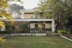 a house with a lawn in front of it at Book Rooms & Villa- Bairagarh Living Farm Stay in Shivpurī