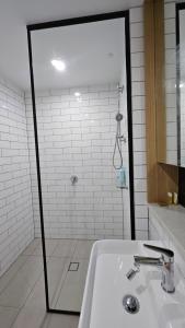 Ένα μπάνιο στο Rouse Hills TownCentre luxury accommodation +30 φωτογραφίες