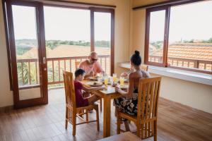 Balkon atau teras di Pandawa Beach Homestay 1